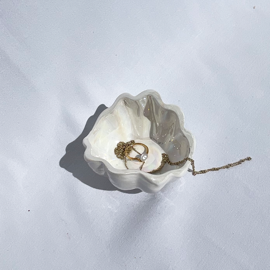 Lustreware shell trinket pot